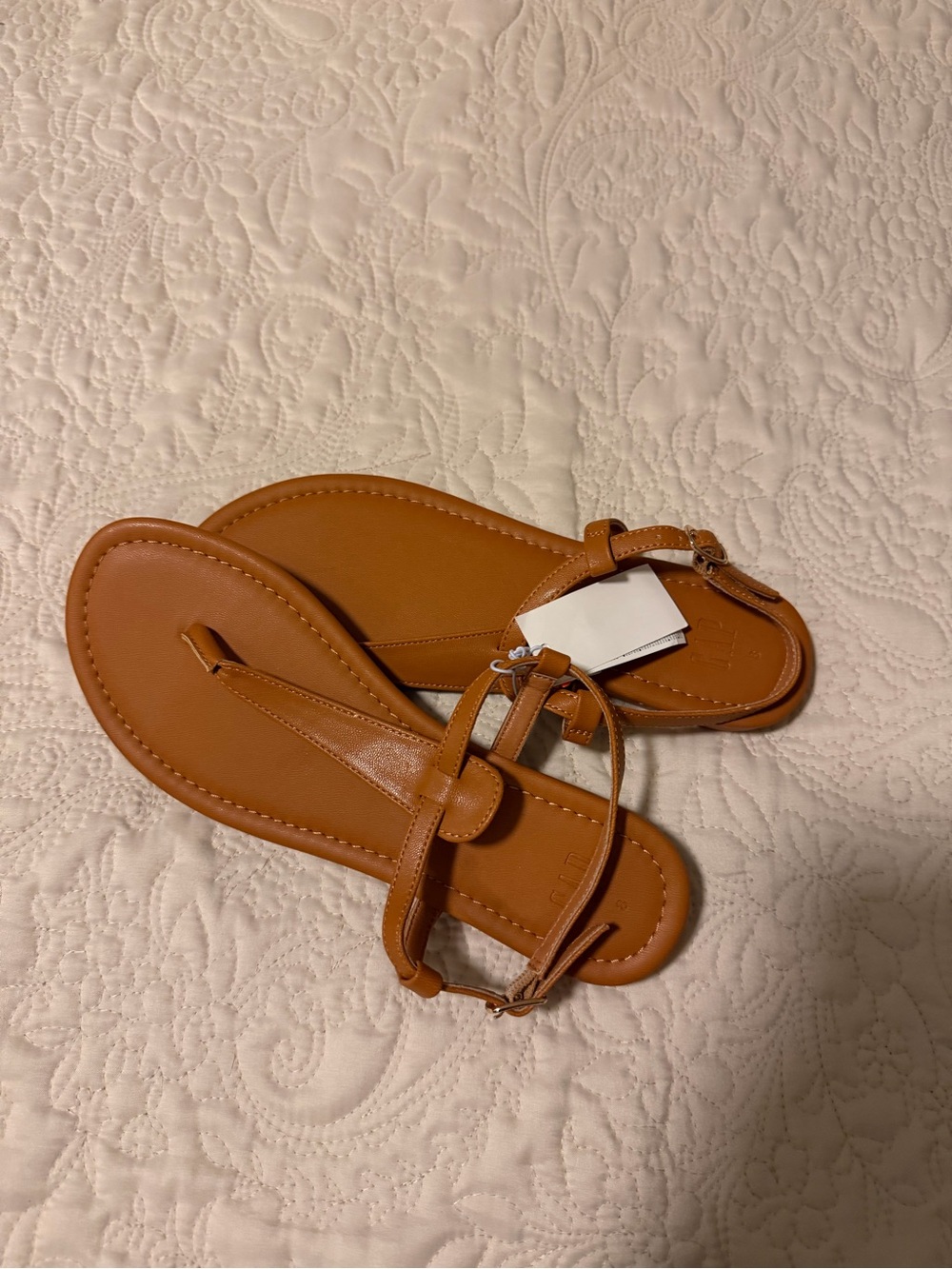 NEW WITH TAGS!!!! GAP Women's Tan T-Strap Leather-Look Sandals